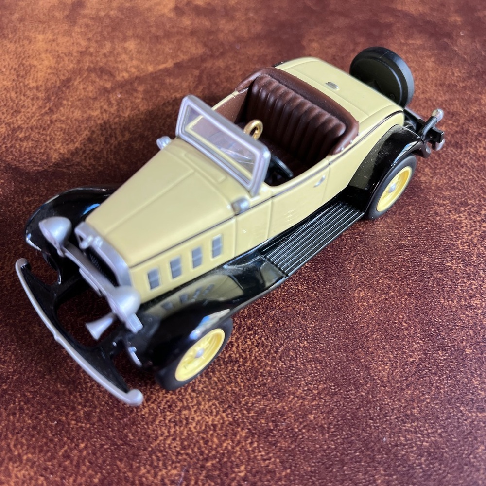 1932 Chevrolet Standard Sports Roadster - 2nd in Collectors’ Series - Die-cast